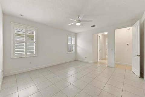 House in Port St. Lucie, Florida 3 bedrooms, 191.75 sq.m. № 2392665 - photo 13