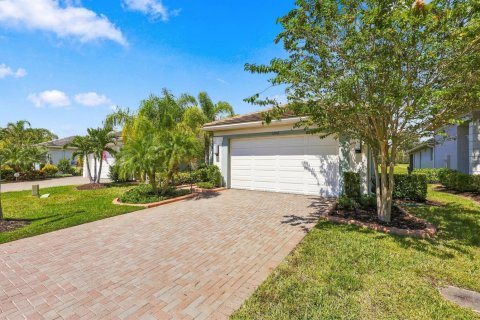 House in Port St. Lucie, Florida 3 bedrooms, 191.75 sq.m. № 2392665 - photo 3