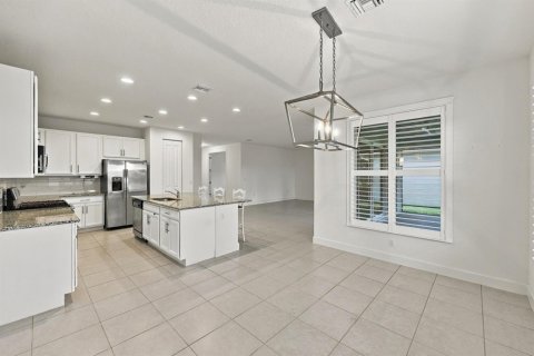 House in Port St. Lucie, Florida 3 bedrooms, 191.75 sq.m. № 2392665 - photo 12