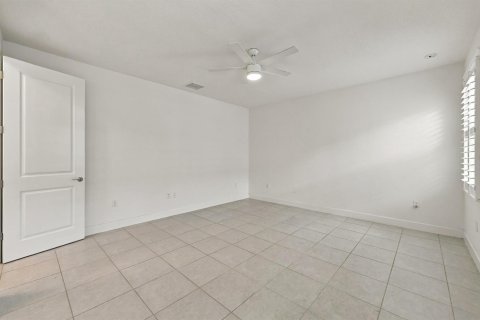 House in Port St. Lucie, Florida 3 bedrooms, 191.75 sq.m. № 2392665 - photo 14