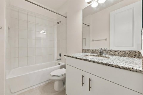 House in Port St. Lucie, Florida 3 bedrooms, 191.75 sq.m. № 2392665 - photo 22
