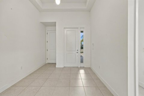 House in Port St. Lucie, Florida 3 bedrooms, 191.75 sq.m. № 2392665 - photo 4