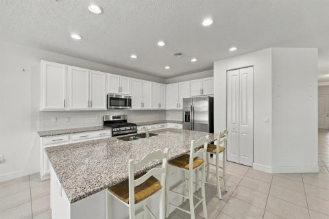 House in Port St. Lucie, Florida 3 bedrooms, 191.75 sq.m. № 2392665 - photo 9