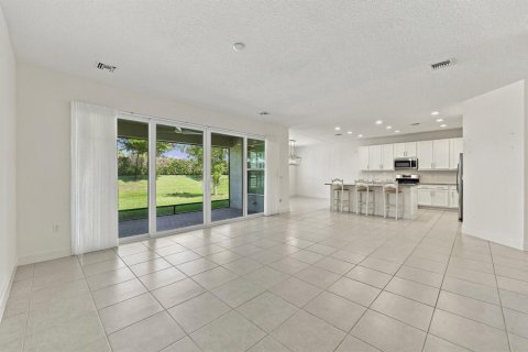 House in Port St. Lucie, Florida 3 bedrooms, 191.75 sq.m. № 2392665 - photo 8