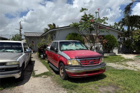 Commercial property in Miami, Florida 124.02 sq.m. № 2060966 - photo 2