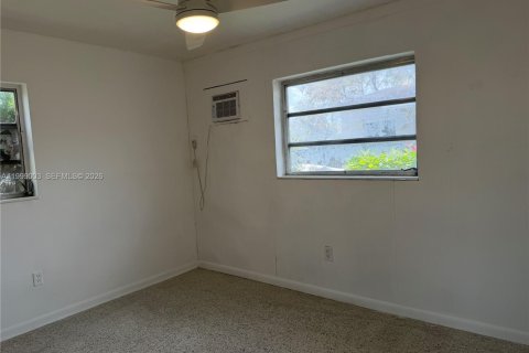 Commercial property in Miami, Florida 124.02 sq.m. № 2060966 - photo 6