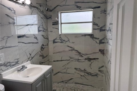 Commercial property in Miami, Florida 124.02 sq.m. № 2060966 - photo 5