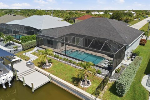 House in Port Charlotte, Florida 3 bedrooms, 202.62 sq.m. № 2354960 - photo 16
