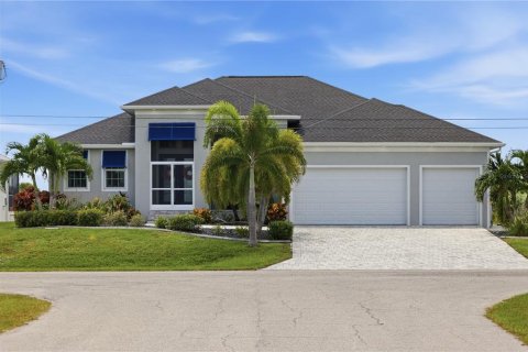 House in Port Charlotte, Florida 3 bedrooms, 202.62 sq.m. № 2354960 - photo 20