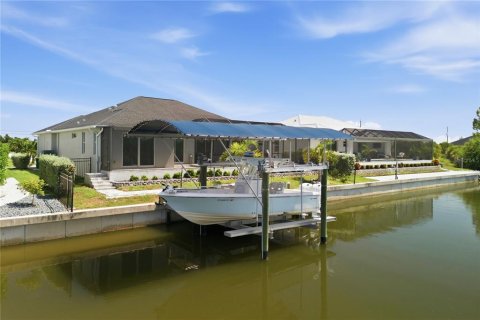 House in Port Charlotte, Florida 3 bedrooms, 202.62 sq.m. № 2354960 - photo 14