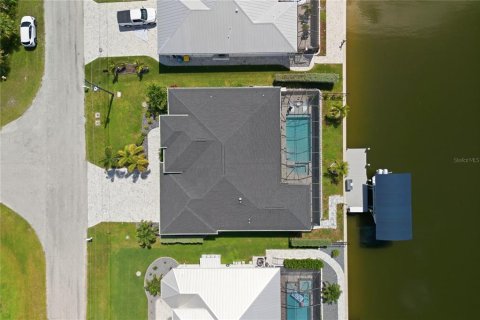 House in Port Charlotte, Florida 3 bedrooms, 202.62 sq.m. № 2354960 - photo 19