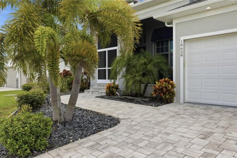 House in Port Charlotte, Florida 3 bedrooms, 202.62 sq.m. № 2354960 - photo 21
