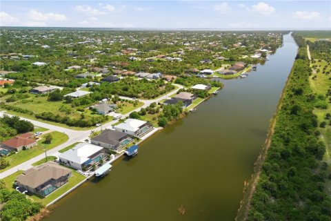 House in Port Charlotte, Florida 3 bedrooms, 202.62 sq.m. № 2354960 - photo 18
