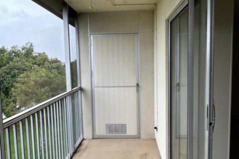 Condo in Pembroke Pines, Florida, 1 bedroom  № 1867113 - photo 2
