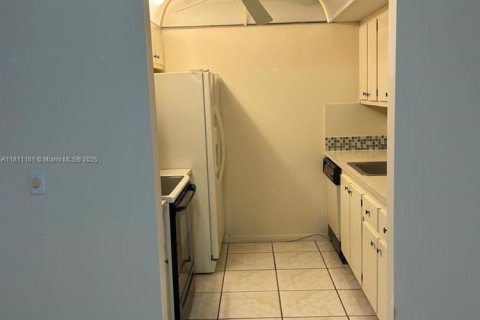 Condo in Pembroke Pines, Florida, 1 bedroom  № 1867113 - photo 8