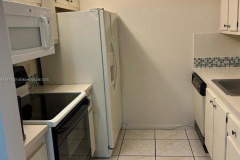 Condo in Pembroke Pines, Florida, 1 bedroom  № 1867113 - photo 6