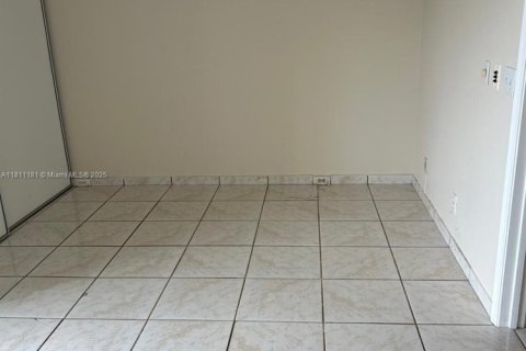 Condo in Pembroke Pines, Florida, 1 bedroom  № 1867113 - photo 11
