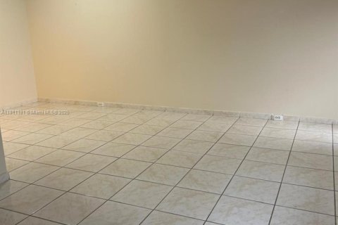 Condo in Pembroke Pines, Florida, 1 bedroom  № 1867113 - photo 5