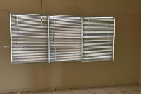 Condo in Pembroke Pines, Florida, 1 bedroom  № 1867113 - photo 10