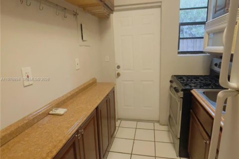 Снять в аренду виллу или дом в Майами-Бич, Флорида 1 спальня, 60.39м2, № 2041017 - фото 5