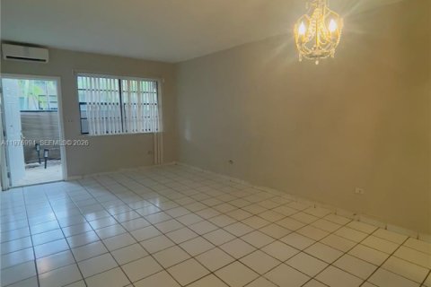 Снять в аренду виллу или дом в Майами-Бич, Флорида 1 спальня, 60.39м2, № 2041017 - фото 2