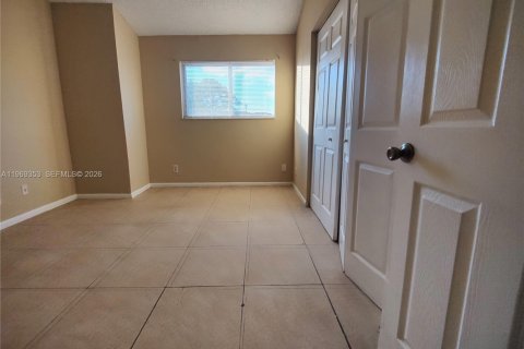 Condo in Oakland Park, Florida, 2 bedrooms  № 2030192 - photo 16