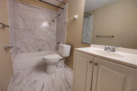 Condo in Oakland Park, Florida, 2 bedrooms  № 2030192 - photo 15