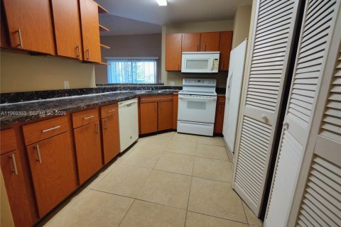 Condo in Oakland Park, Florida, 2 bedrooms  № 2030192 - photo 5