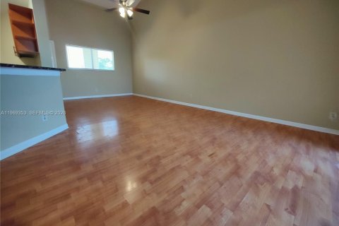 Condo in Oakland Park, Florida, 2 bedrooms  № 2030192 - photo 4