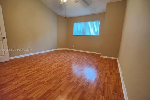 Condo in Oakland Park, Florida, 2 bedrooms  № 2030192 - photo 3