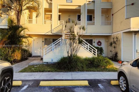 Condo in Oakland Park, Florida, 2 bedrooms  № 2030192