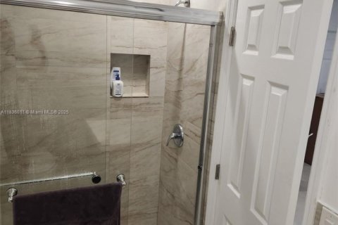 Villa ou maison à louer à Dania Beach, Floride: 1 chambre, 244.98 m2 № 1820125 - photo 2