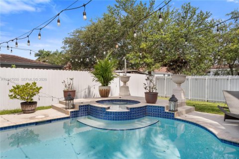 House in Miami, Florida 4 bedrooms, 209.59 sq.m. № 2003240 - photo 28