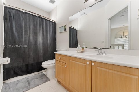 House in Miami, Florida 4 bedrooms, 209.59 sq.m. № 2003240 - photo 15