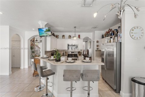 House in Miami, Florida 4 bedrooms, 209.59 sq.m. № 2003240 - photo 10