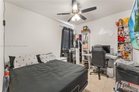 House in Miami, Florida 4 bedrooms, 209.59 sq.m. № 2003240 - photo 22