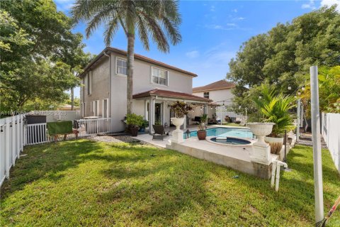 House in Miami, Florida 4 bedrooms, 209.59 sq.m. № 2003240