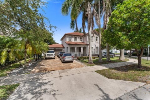 House in Miami, Florida 4 bedrooms, 209.59 sq.m. № 2003240 - photo 3