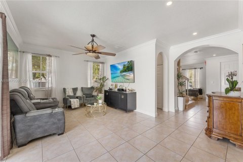 House in Miami, Florida 4 bedrooms, 209.59 sq.m. № 2003240 - photo 7