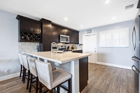 Copropriété à vendre à Coral Springs, Floride: 2 chambres, 111.11 m2 № 2084507 - photo 2