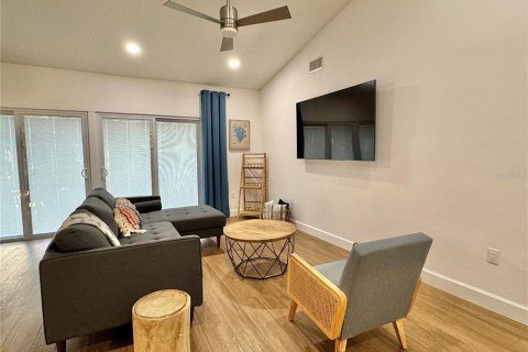 Villa ou maison à louer à Bradenton, Floride: 3 chambres, 179.95 m2 № 2258653 - photo 21