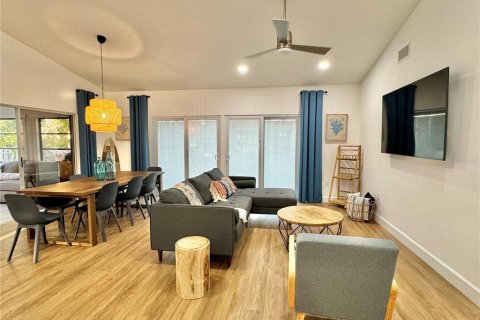 Villa ou maison à louer à Bradenton, Floride: 3 chambres, 179.95 m2 № 2258653 - photo 6