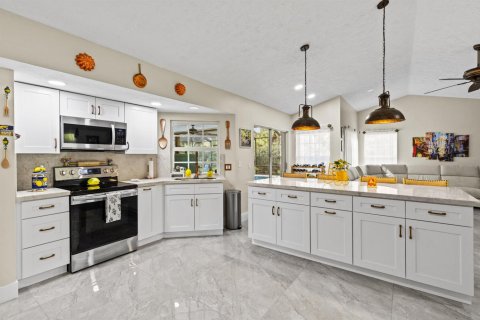 House in Port St. Lucie, Florida 4 bedrooms, 232.35 sq.m. № 2083051 - photo 5