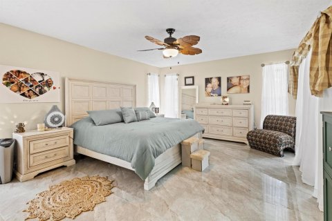 House in Port St. Lucie, Florida 4 bedrooms, 232.35 sq.m. № 2083051 - photo 7