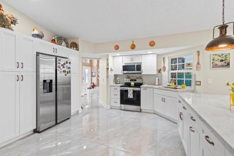 House in Port St. Lucie, Florida 4 bedrooms, 232.35 sq.m. № 2083051 - photo 6
