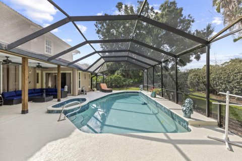 House in Port St. Lucie, Florida 4 bedrooms, 232.35 sq.m. № 2083051 - photo 9