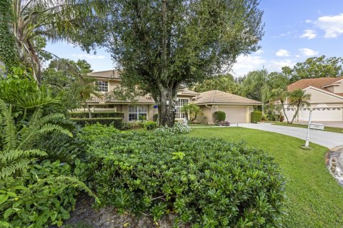 House in Port St. Lucie, Florida 4 bedrooms, 232.35 sq.m. № 2083051 - photo 2