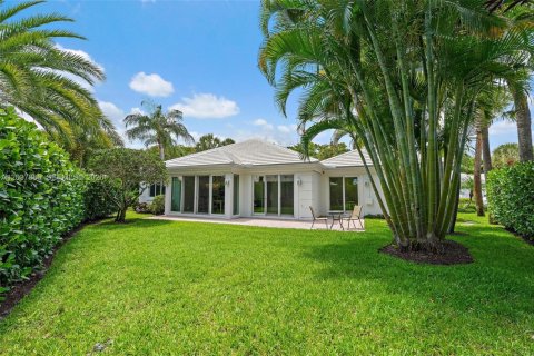 House in Jupiter, Florida 2 bedrooms, 175.21 sq.m. № 2155038 - photo 13
