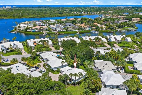 House in Jupiter, Florida 2 bedrooms, 175.21 sq.m. № 2155038 - photo 3