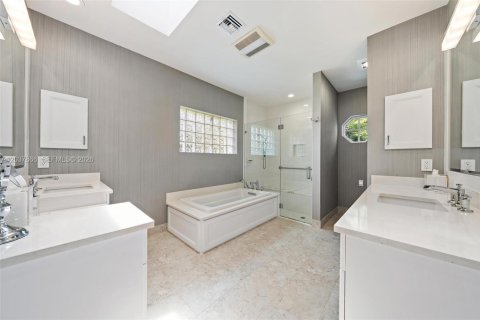 House in Jupiter, Florida 2 bedrooms, 175.21 sq.m. № 2155038 - photo 6